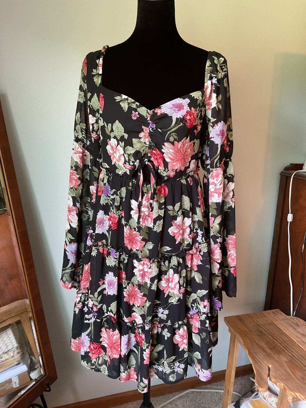 Four Hearts Wmns Small Black Floral Chiffon Tiered Ruffle Tunic Bell Sleeve Top